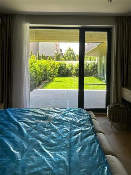 Apartament cu 4 camere semidecomandat, mobilat în Iancu Nicolae