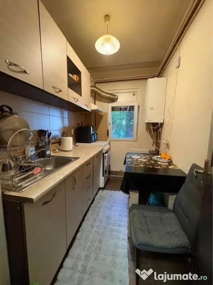 Apartament cu 2 camere semidecomandat în Calea București