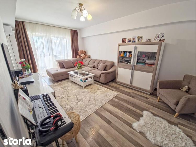 Apartament cu 3 camere decomandat în Calea București