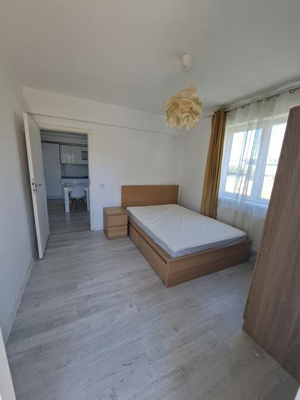 Apartament cu 3 camere decomandat în Titan