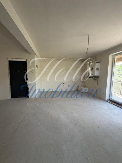 Apartament de vanzare semidecomandat ,2 camere 45mp , zona Sesul de Sus - 3