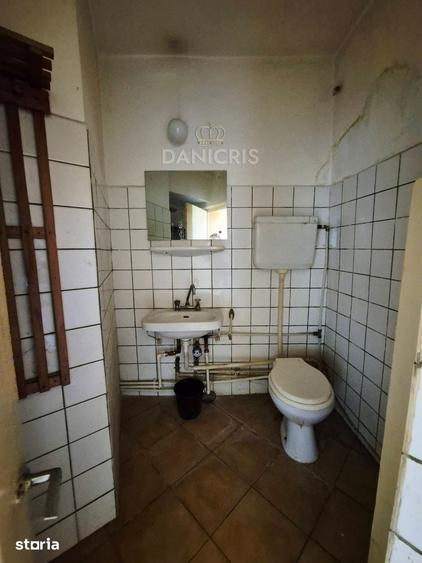 Apartament cu 3 camere decomandat în Trocadero