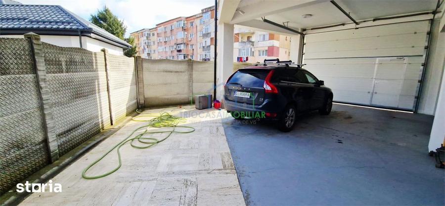 Casă cu 7 camere cu Canalizare în Central
