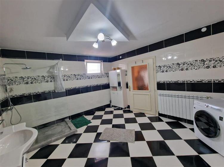 Casă individuală cu 4 camere cu Canalizare în Triaj