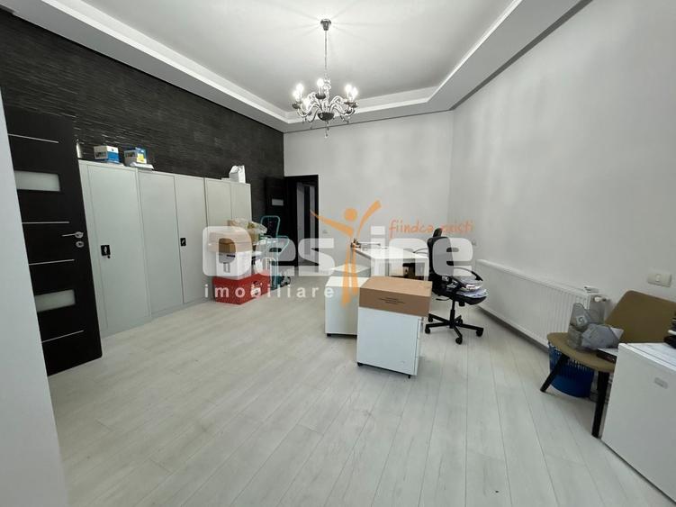 Apartament cu 4 camere semidecomandat în Universitate