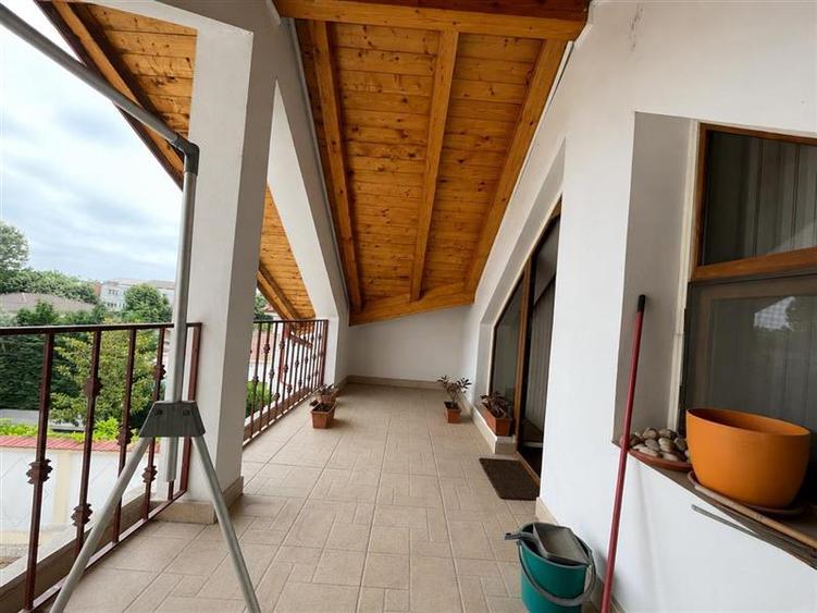 Casă individuală cu 5 camere cu Canalizare în Ultracentral