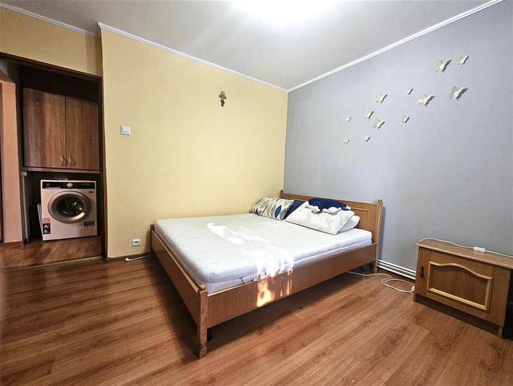 Apartament cu 3 camere decomandat, mobilat în Tomești
