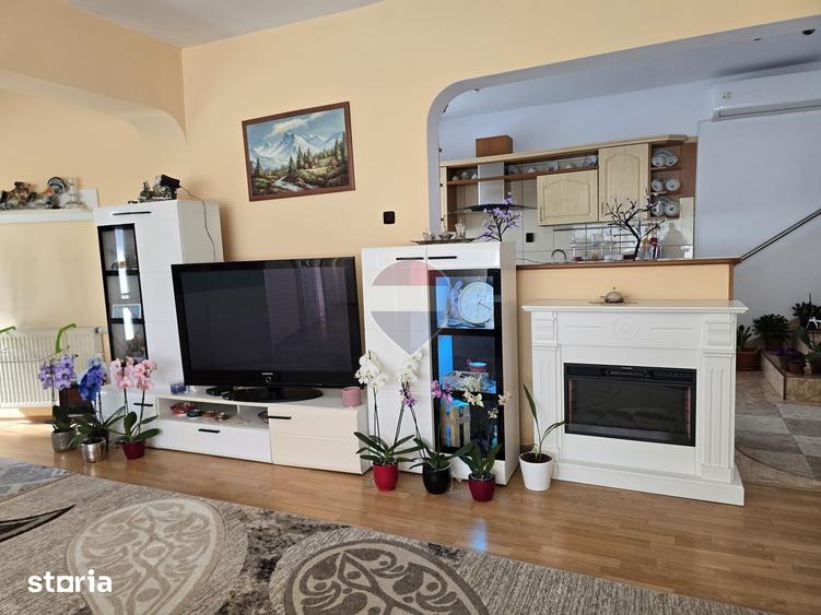 Casă cu 7 camere cu Teren 4431 Mp în Feleacu