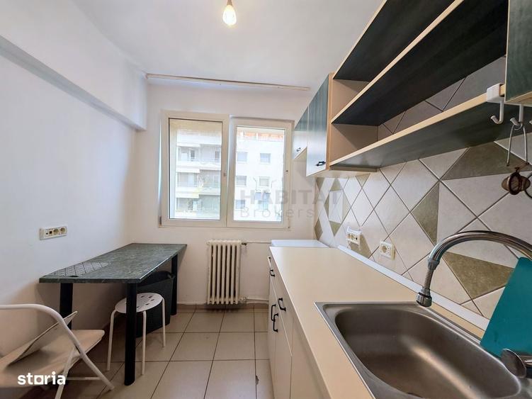 Apartament cu 3 camere semidecomandat în Titan