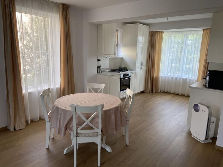 Casă cu 4 camere cu Teren 377 Mp în Corbeanca