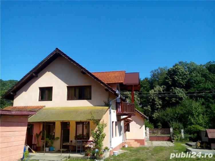 Casă cu 6 camere cu Teren 4000 Mp în Săvârșin