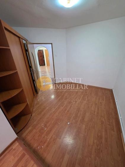 Apartament cu 3 camere semidecomandat în Alexandru cel Bun