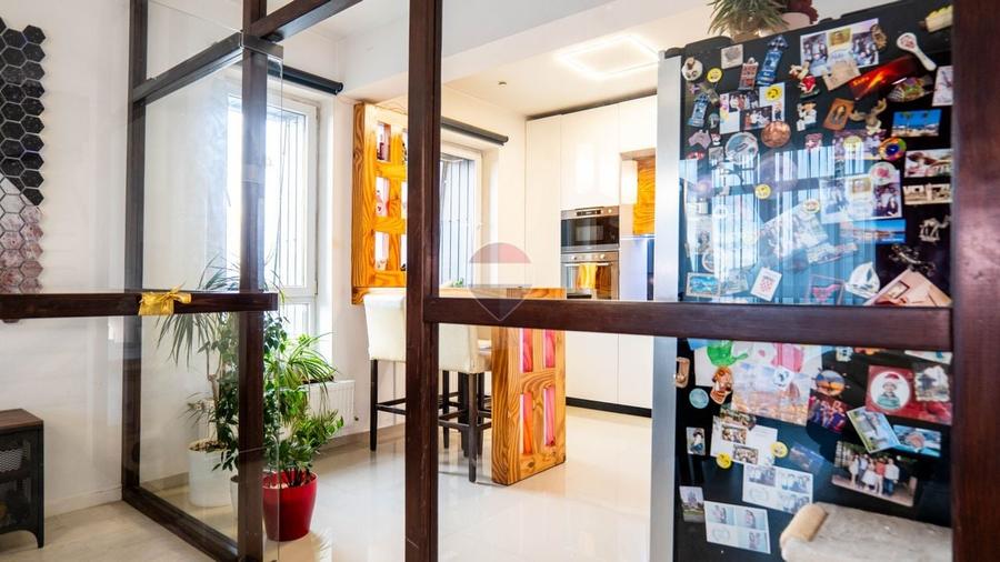 Apartament cu 3 camere semidecomandat, mobilat în Dobroești