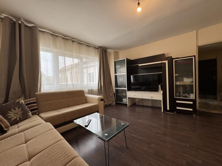 Apartament cu 3 camere decomandat, mobilat în Bucovina