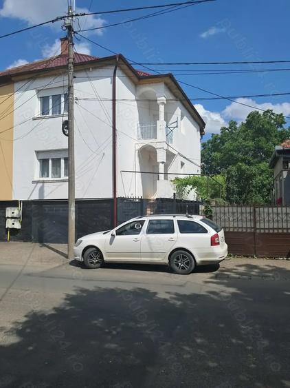 Casă cu 4 camere în 14 Mai