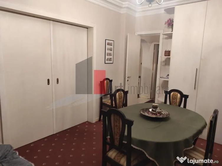 Apartament cu 3 camere semidecomandat în Universitate
