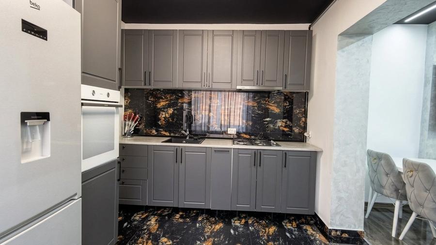 Duplex cu 5 camere cu Canalizare în Viilor