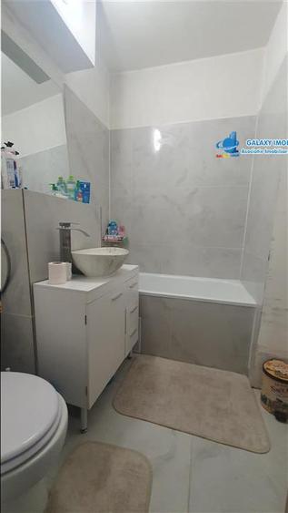 Apartament cu 4 camere semidecomandat în Militari