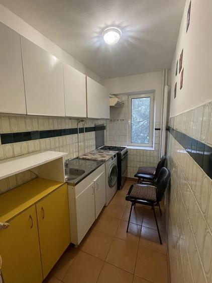 Apartament cu 3 camere semidecomandat în Palazu Mare