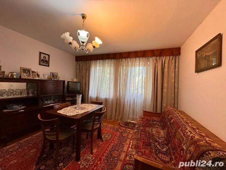 Apartament cu 3 camere semidecomandat în Zamfirescu