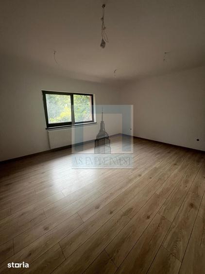Casă cu 7 camere cu Teren 550 Mp în Bunloc