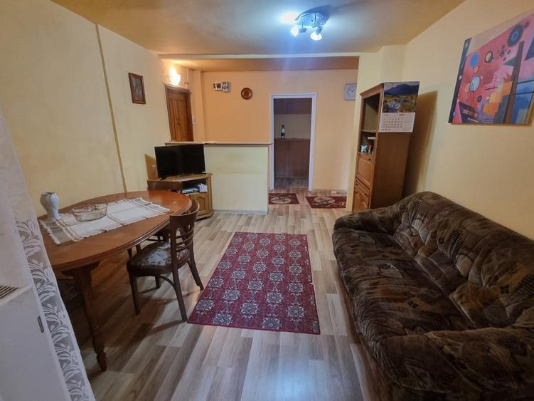 Apartament cu 3 camere decomandat în Zamfirescu