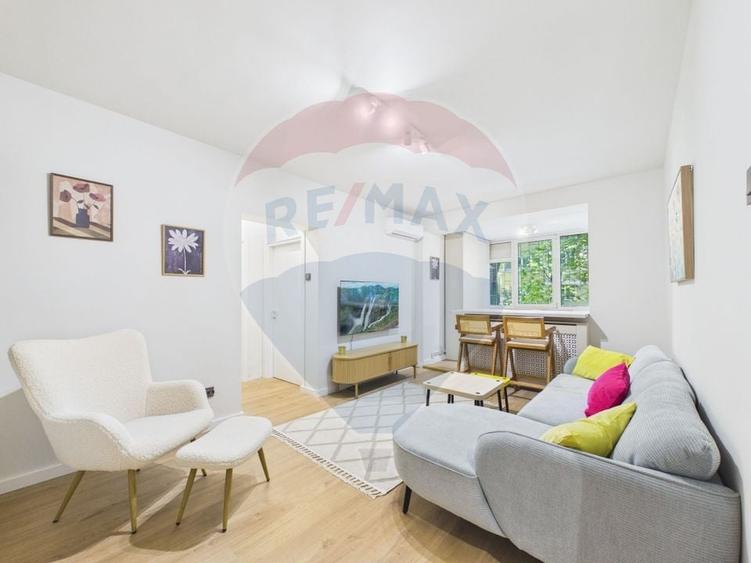 Apartament cu 2 camere semidecomandat, mobilat în Pajura