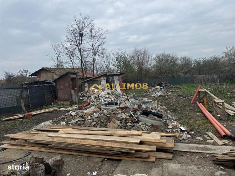 Casă cu 3 camere cu Teren 692 Mp în Fulga