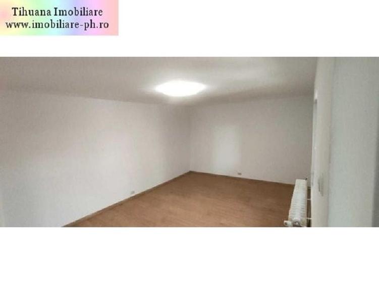 Casă cu 5 camere cu Teren 40 Mp în Republicii