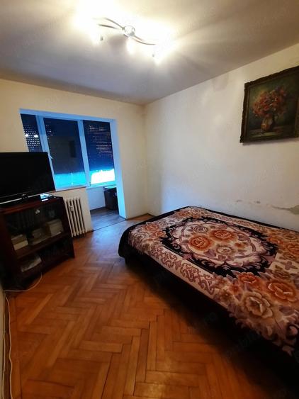 Apartament cu 3 camere semidecomandat în Dacia