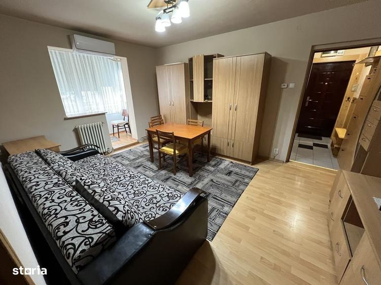 Apartament cu 3 camere semidecomandat, mobilat în Mihai Viteazul