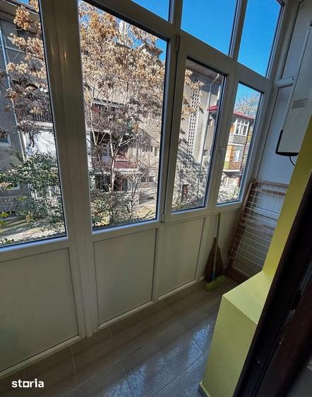 Apartament cu 3 camere decomandat în Grivița
