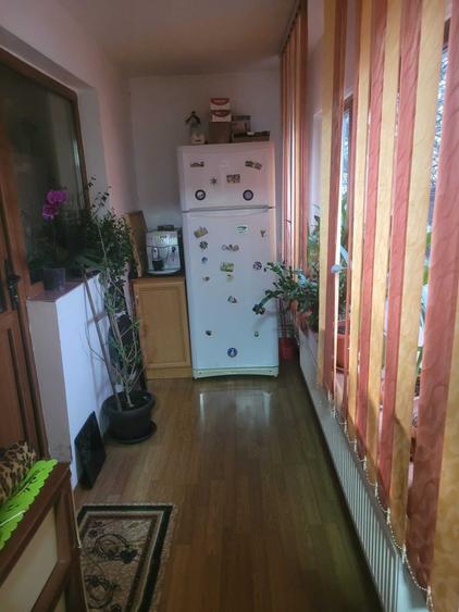Apartament cu 3 camere semidecomandat în Debarcader