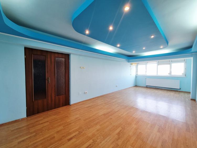 Apartament cu 2 camere decomandat în Ultimul leu