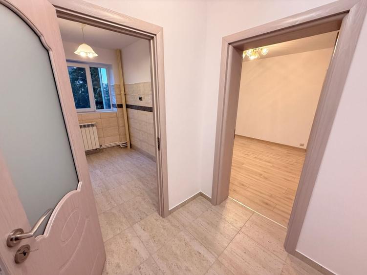 Apartament cu 3 camere semidecomandat în Obor