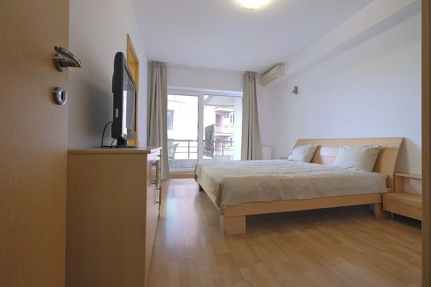 Apartament cu 4 camere decomandat, mobilat în Herăstrău