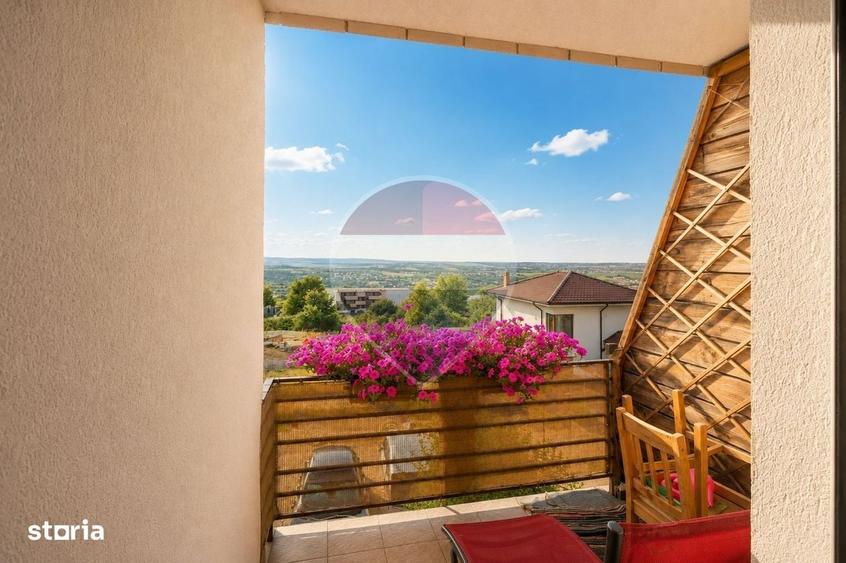 Apartament cu 3 camere decomandat în Păun