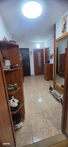 Apartament cu 3 camere în Florilor