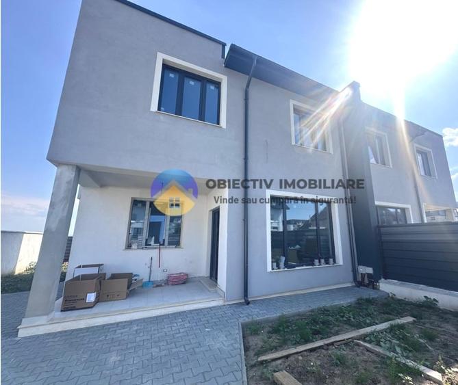 Casă cu 3 camere cu Canalizare în Est