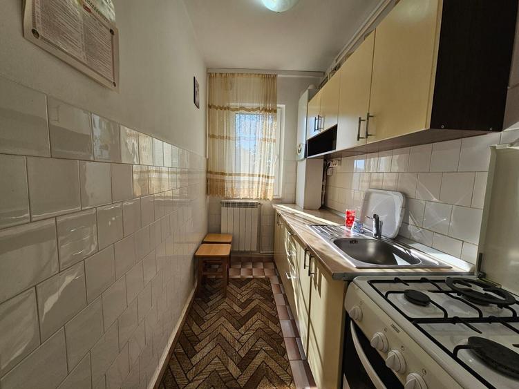Apartament cu 3 camere semidecomandat, mobilat în ICIL