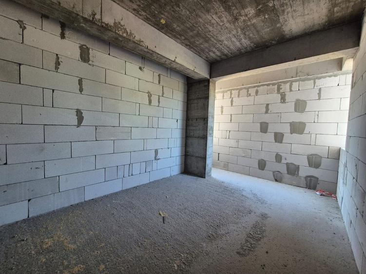 Apartament cu 2 camere decomandat în Kamsas