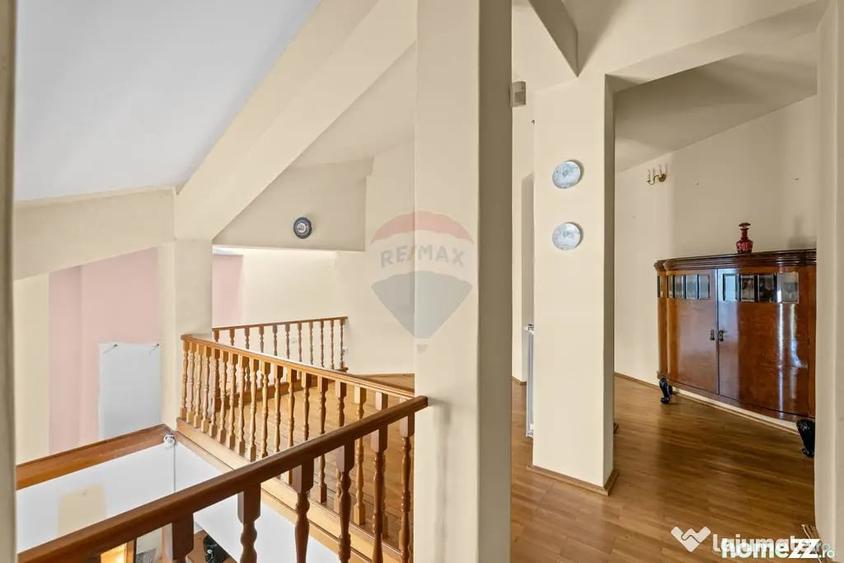 Casă cu 3 camere cu Teren 320 Mp în Intim