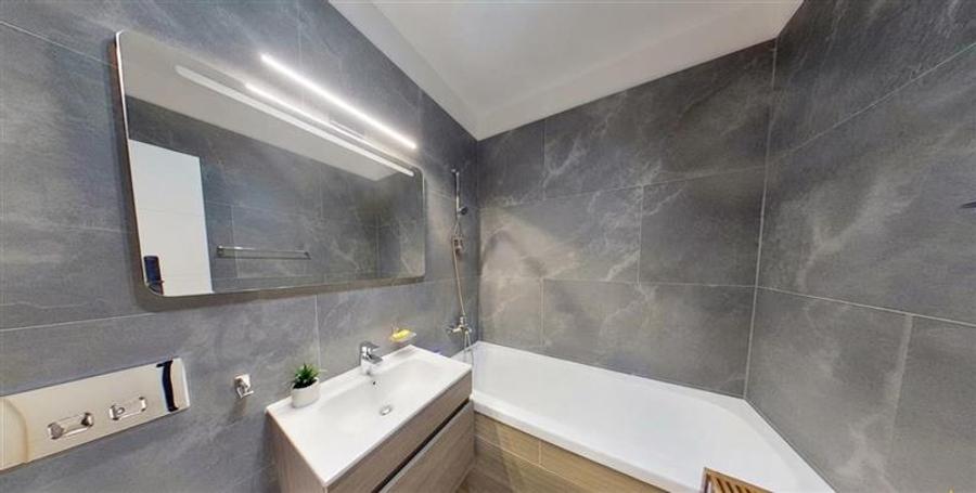 Apartament cu 3 camere decomandat în Centrul Istoric