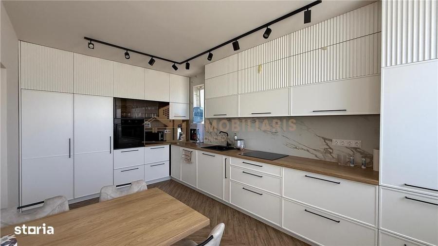 Apartament cu 3 camere decomandat în Republicii