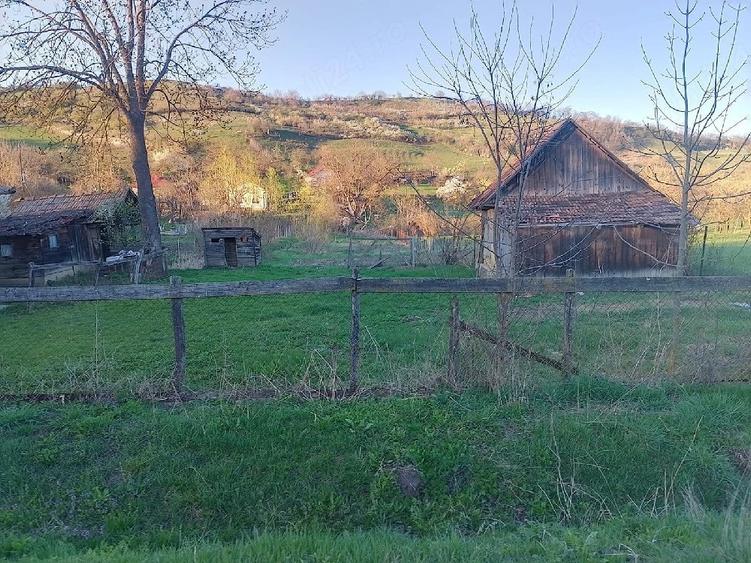 Casă cu 2 camere cu Teren 1568 Mp în Central