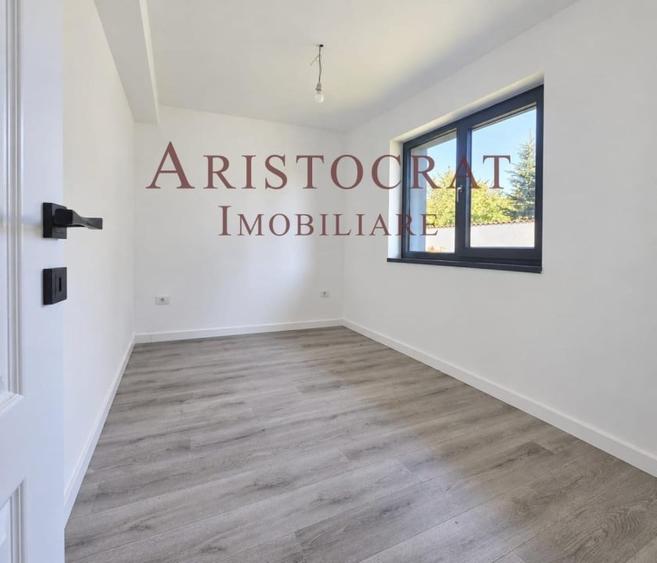 Casă cu 5 camere cu Teren 330 Mp în Corbeanca