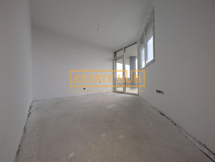 Apartament cu 3 camere semidecomandat în Între Lacuri