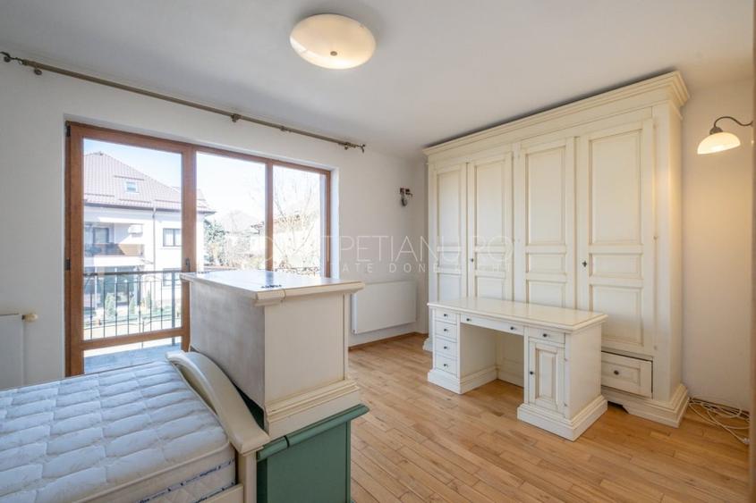 Casă individuală cu 6 camere cu Teren 300 Mp în Băneasa