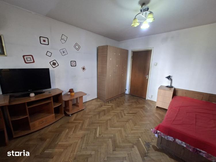 Apartament cu 4 camere decomandat în Drumul Taberei