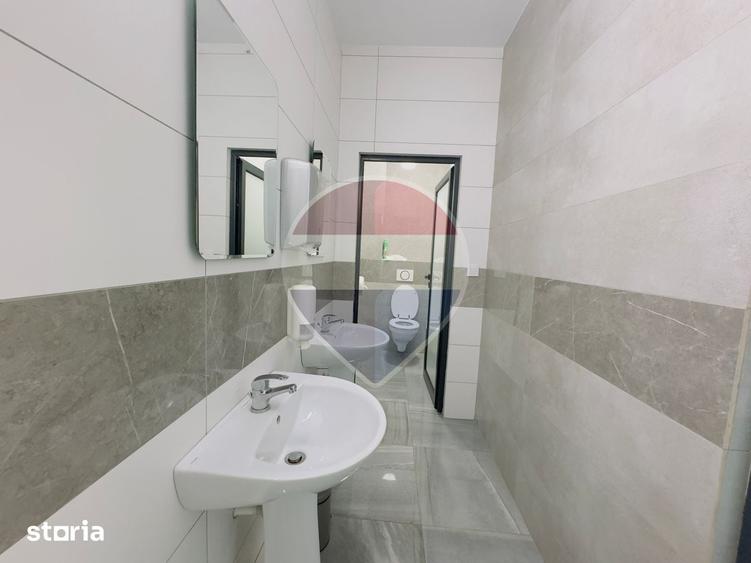 Spațiu comercial, de 2,000 mp, în Vest